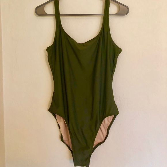 Swimsuit - Picture 7 of 8